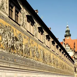 Las- Ruhig Aber Zentral Teilmobliert, Apartment